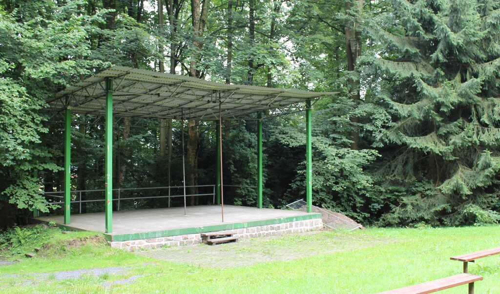 Bühnenbauwerk aus den 1990er Jahren - Quelle: Dr. Marco Metzler