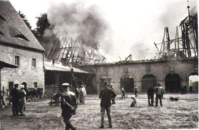 Brand hinteres Torgebäude des Schlosses 1939 - Quelle: Archiv Heimatverein "Börnichener Park" e.V.